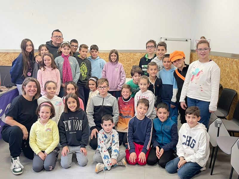 Los niños de Carbajosa pondrán en marcha una campaña para que sus vecinos no tiren los chicles al suelo 