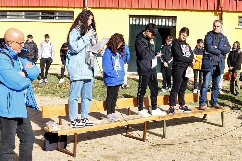 Acto reivindicativo en el IES Mateo Hernández para concienciar contra el maltrato a la mujer
