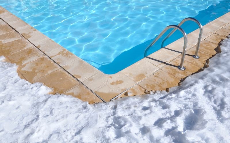 ¿Cómo preparar  y proteger las piscinas en invierno?
