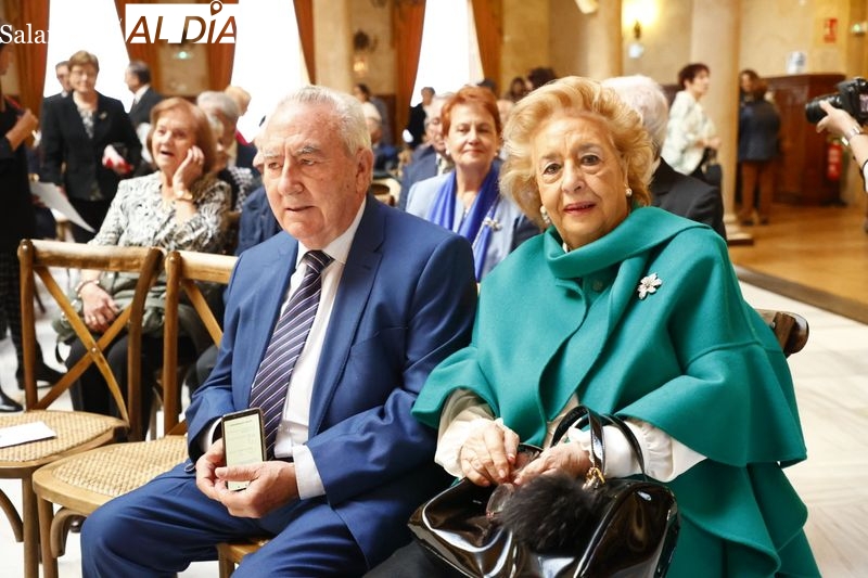 Más de 80 fotos del homenaje a los matrimonios salmantinos que celebran sus Bodas de Oro