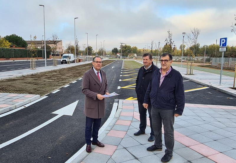 Abiertos dos nuevos aparcamientos y  el nuevo vial de la Avenida del Padre Ignacio Ellacuría 
