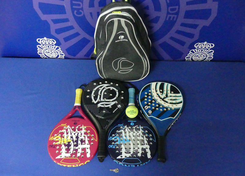 Fuerza una máquina expendedora y acaba detenido por un robo anterior en Canalejas