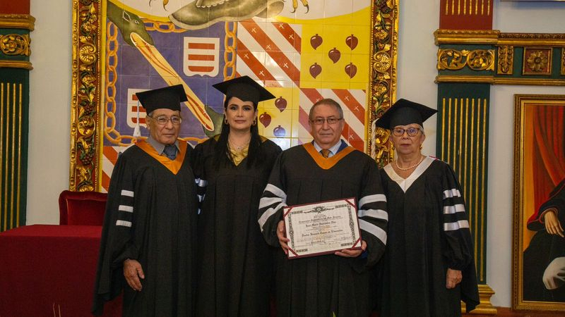 Hernández Díaz, catedrático de Historia de la Educación, doctor honoris causa por la Corporación Universitaria del Meta-UNIMETA