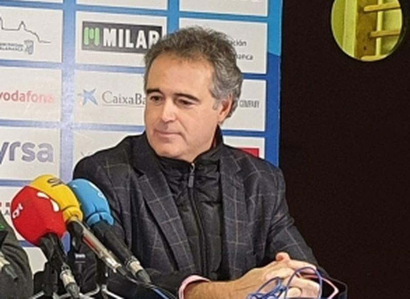 Carlos Méndez deja la gerencia y dirección deportiva de Perfumerías Avenida 