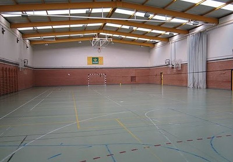 La iluminación LED llega al pabellón municipal de La Salud