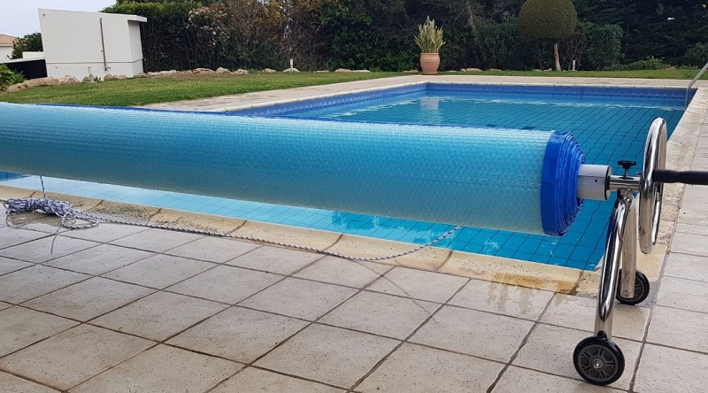Cubiertas para piscinas: cómo elegir el cobertor más adecuado para tu piscina