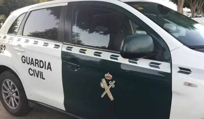 Se dispara accidentalmente en el pene con el arma que llevaba en el pantalón y acaba detenido en Novelda