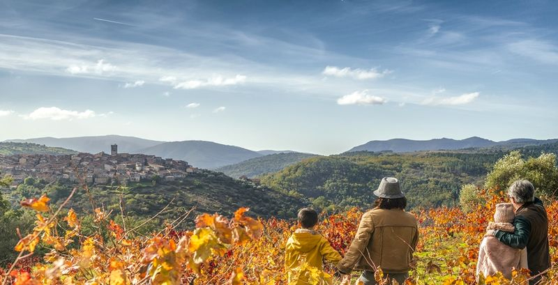 La Diputación promociona sus productos turísticos más emblemáticos en INTUR