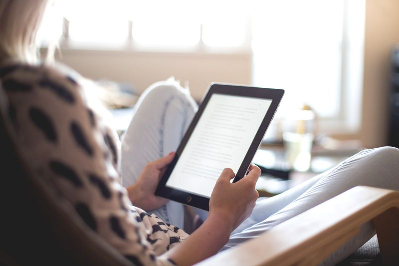 Ayudas de hasta 225 euros para que estudiantes y familias compren portátiles o tablets