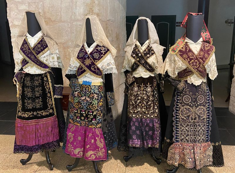 La muestra de indumentaria charra que podrás visitar en el Teatro Liceo 