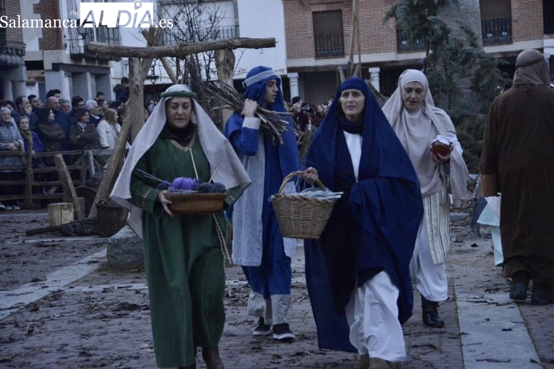 Vuelve multitudinario el gran Belén Viviente en Santiago de la Puebla