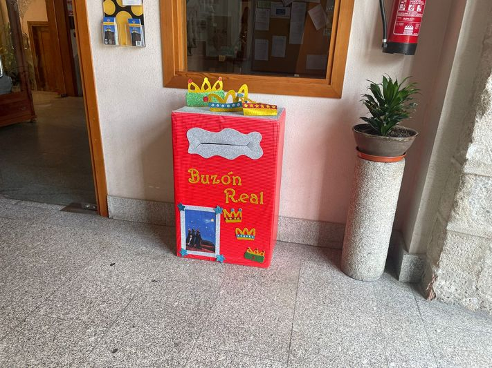 El Ayuntamiento instala el Buzón Real 