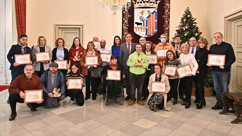 Emotivo reconocimiento de la labor solidaria de 20 personas y entidades de Salamanca