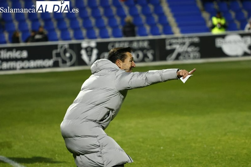 Casañ: Necesitamos a todos los jugadores porque tres partidos en una semana son muchos. Todavía tengo dudas...