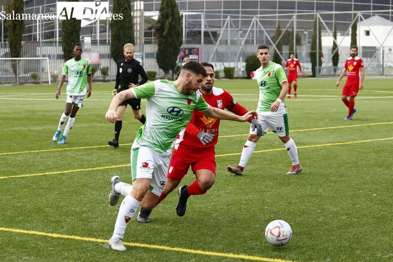 El Béjar le mete distancia al Sporting Carbajosa tras aprovechar su pinchazo