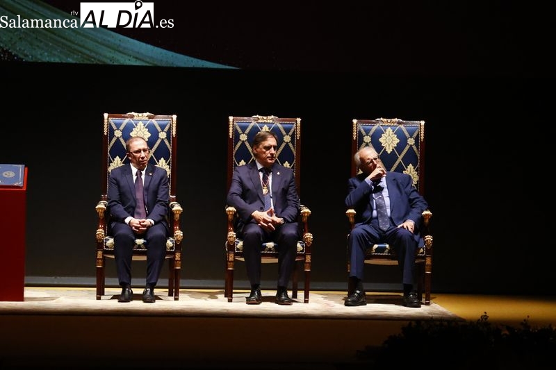 La Hermandad de Donantes de Sangre y El Casino reciben las Medallas de Oro de Salamanca