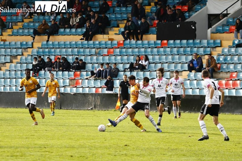 El derbi de los filiales del Salamanca UDS y Unionistas en el Helmántico acaba en tablas (0-0)
