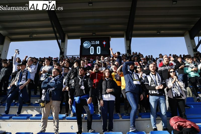 La afición de Unionistas despide el año con un buen ambiente en el Reina Sofía
