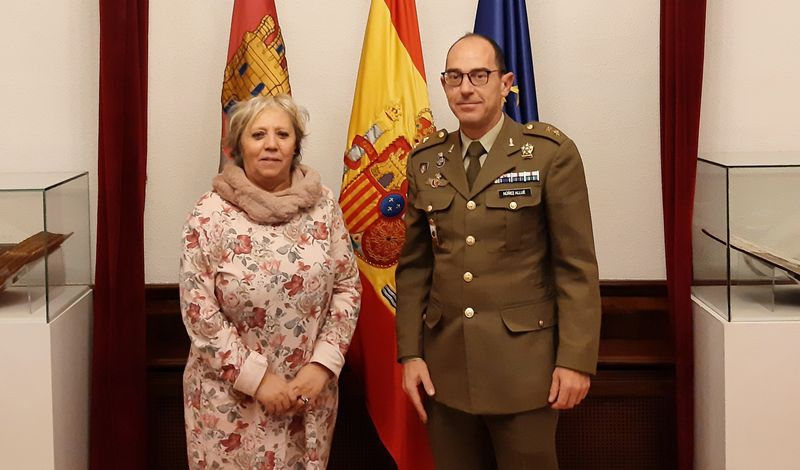 Continúan las visitas institucionales del nuevo jefe del REI 11