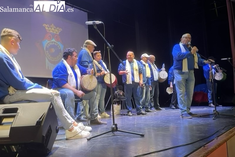 Emociones, sonrisas y recuerdos para un inolvidable concierto de Navidad de la Comparsa Peñarandina