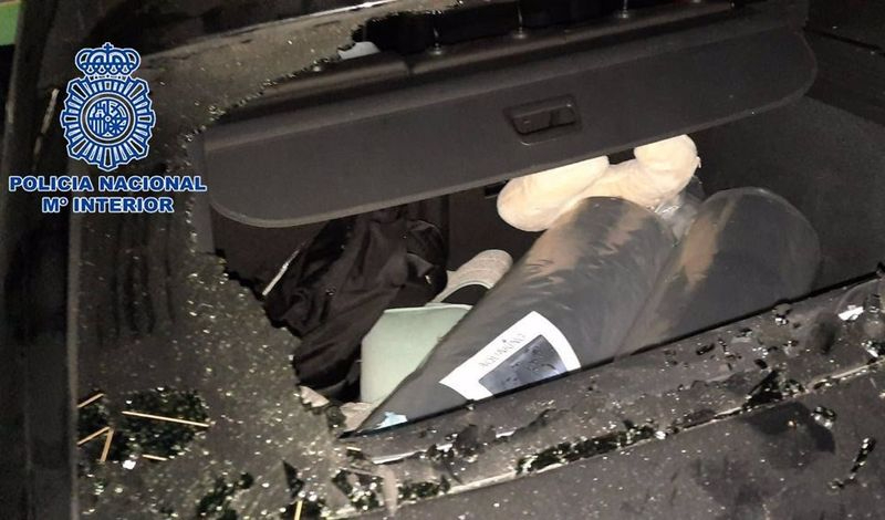 Detienen a los padres de un bebé al que abandonaron en un coche por la noche 