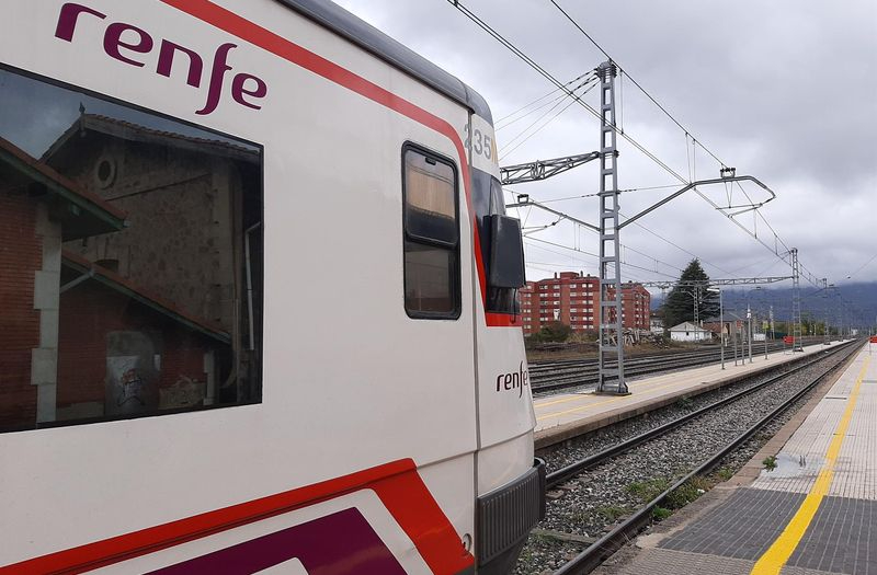 Primeros avisos de Renfe a usuarios de la Comunidad por el uso irregular de abonos gratuitos