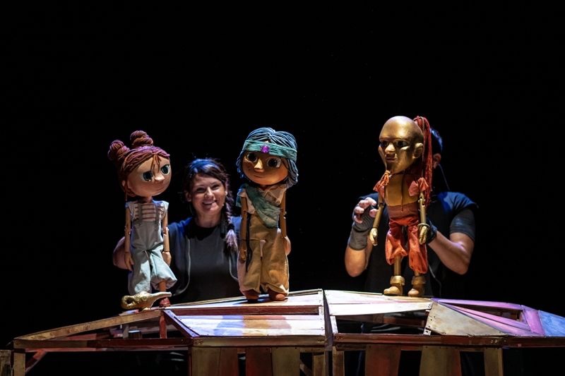 Llega al Teatro del CDS la obra de títeres y actores ‘La lámpara maravillosa’