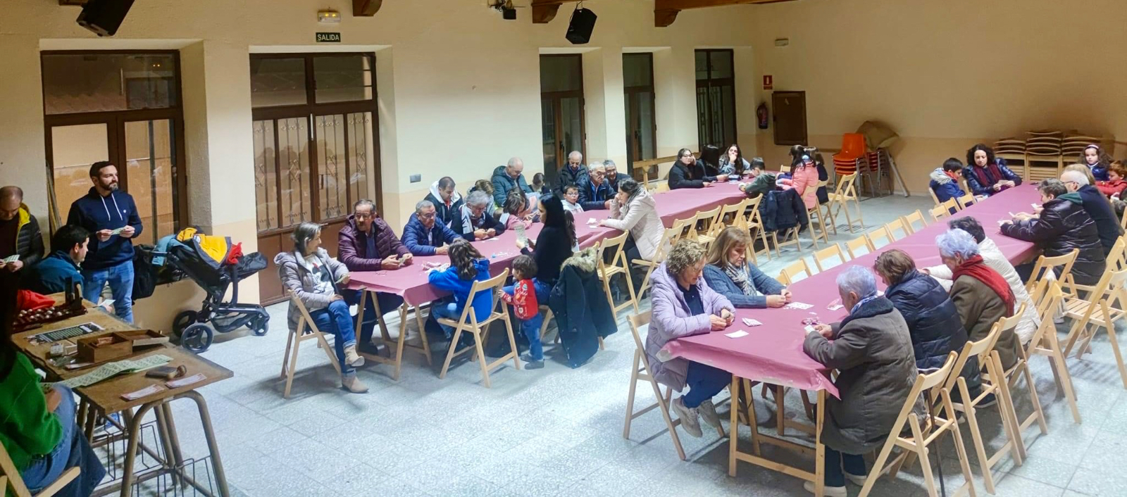 Bingo solidario y chocolate para una animada tarde navideña en Mancera de Abajo