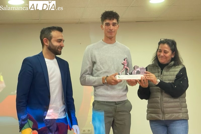 Villar de Gallimazo se vuelca en el sentido homenaje a su atleta internacional Mario García Romo