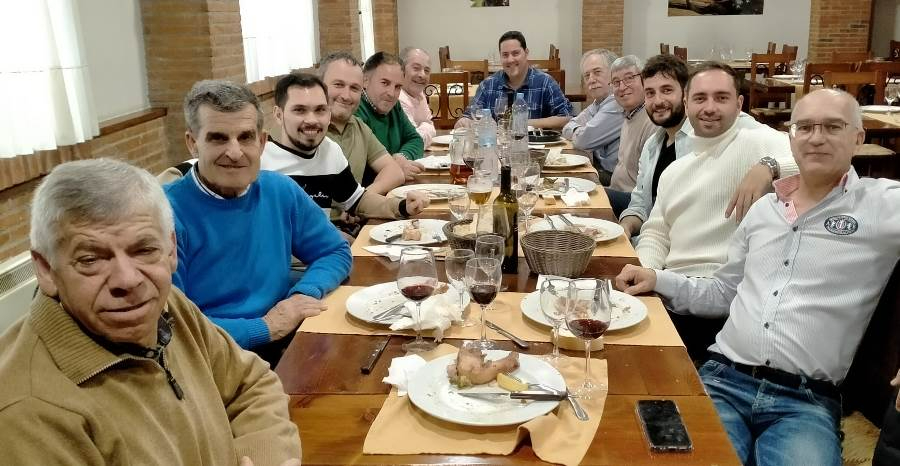 La representación mirobrigense en la planta de Enusa en Juzbado se reúne en torno a la mesa