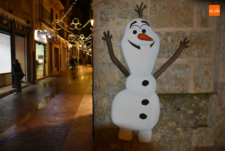 Frozen, Alicia en el País de las Maravillas, y muchas estrellas, en la ‘Navidad sin fin’ del centro histórico