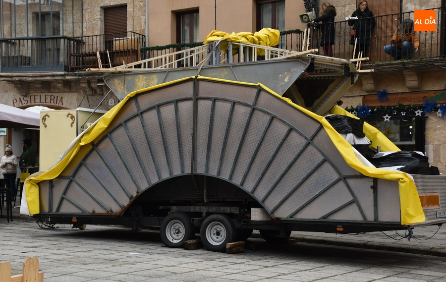 La Plaza Mayor recibe las atracciones navideñas con cierta polémica