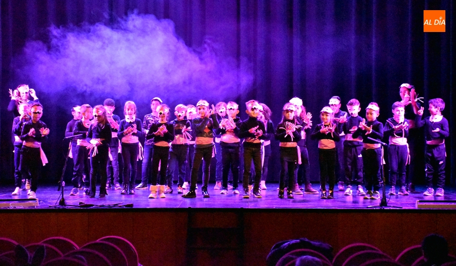 El Colegio San Francisco pone a bailar a todo tipo de animales en su doble función navideña