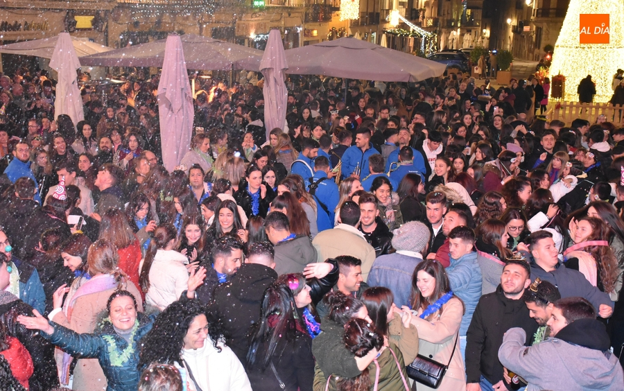 Gran ambiente en una Nochevieja Joven con el Grupo Scout Kennedy como protagonista