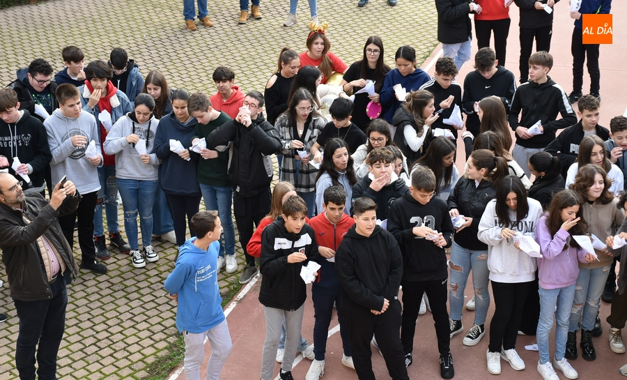 El IES Tierra da la bienvenida al 2023 con sus propias Campanadas