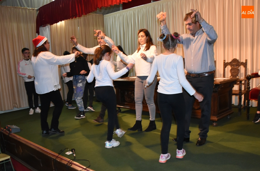 El IES Fray Diego remata el trimestre con una chocolatada, música y bailes