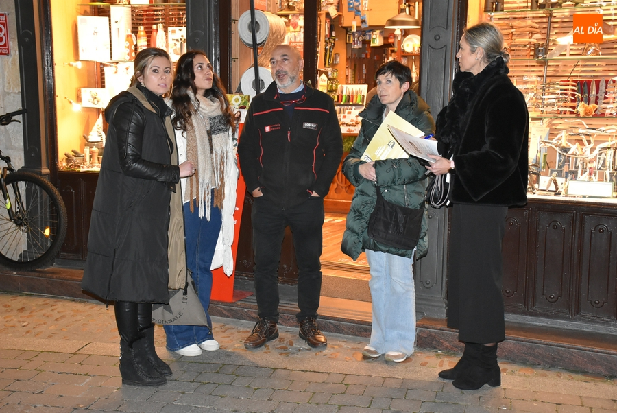 El jurado del Concurso de Decoración Navideña recorre parte de las zonas inscritas