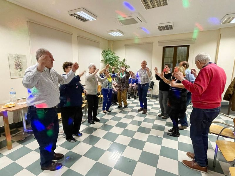 Pequeños y mayores disfrutan de las actividades navideñas