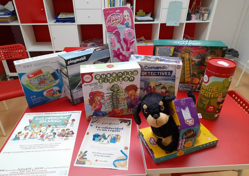 Cruz Roja recoge juguetes en su sede para repartirlos entre los niños desfavorecidos