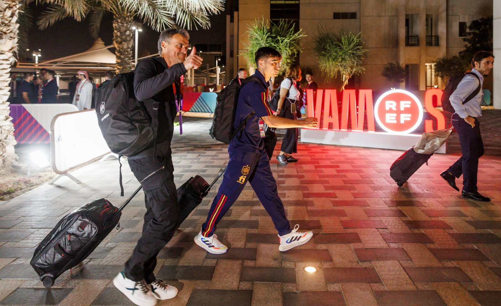 España se va de Qatar en su avión... ¡sin la mitad de los jugadores!