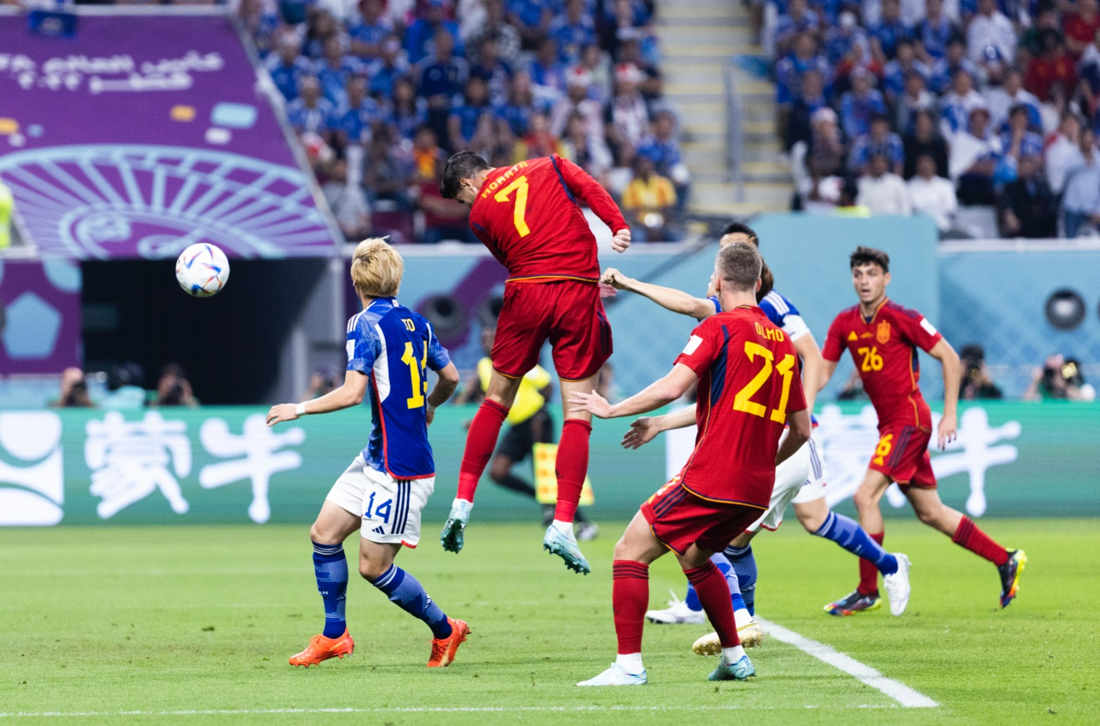 España se clasifica como segunda de grupo para octavos gracias a la ayuda de Alemania (2-1)