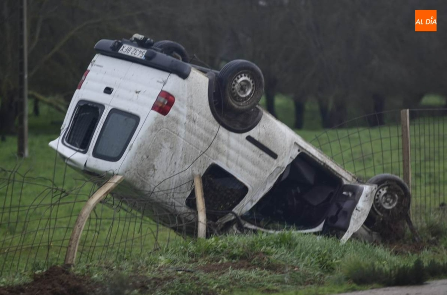 Una conductora de 81 años resulta milagrosamente ilesa tras dar varias vueltas de campana