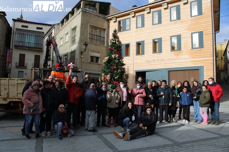 El Ayuntamiento instala un árbol de los deseos en la Plaza de Santa Teresa