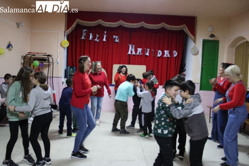 Navales celebra su propias campanadas 