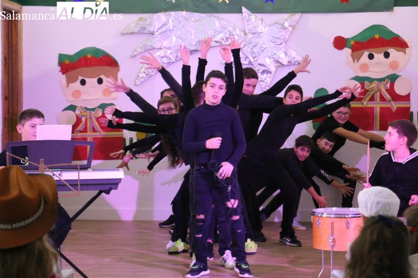 El CEIP Manuel Moreno Blanco de Vitigudino celebra el Festival de Navidad