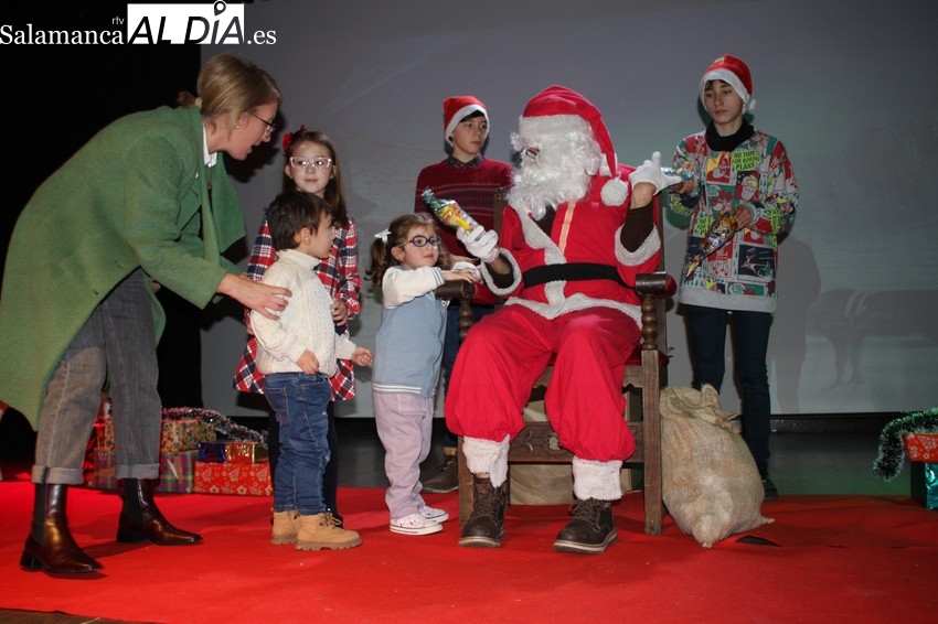 Papá Noel llena de ilusión el Centro Cultural de Vitigudino	