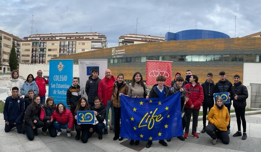 Escolares salmantinos transforman la Plaza de Trujillo