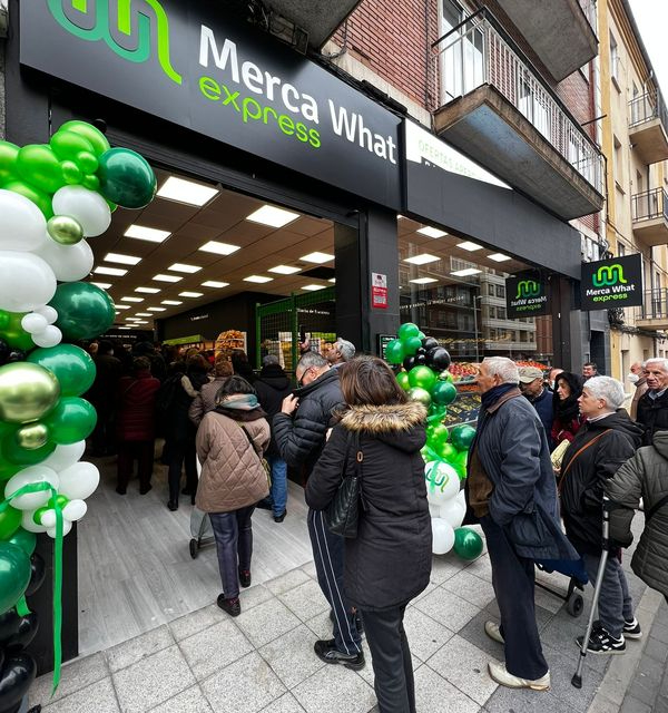 Furor y colas por Merca What 