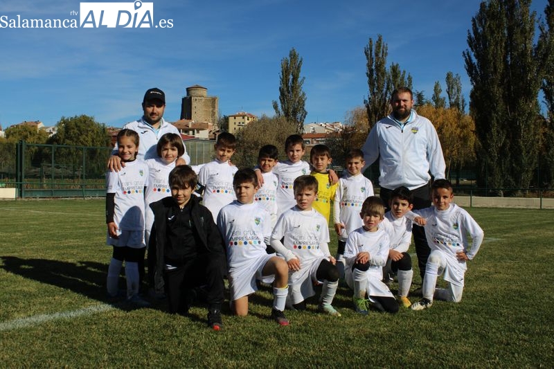 El Prebenjamín del Alba de Tormes CF, un equipo que aprende cada día