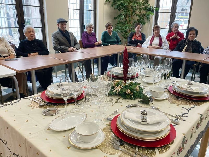 Los mayores de Carbajosa aprenden a preparar una mesa navideña